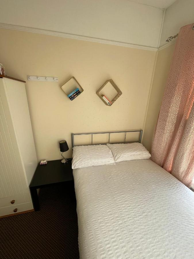 Room In Family Home Near Penny Lane Liverpool Dış mekan fotoğraf